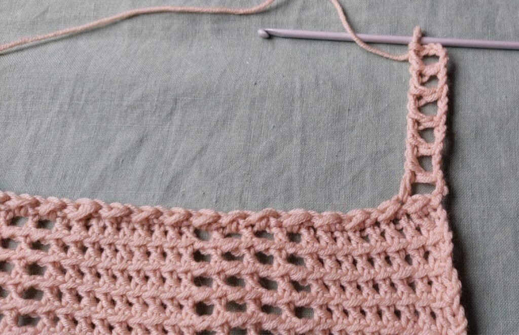 Closing the Loops: To finish, close all the loops two at a time until you have only one loop left on the hook.